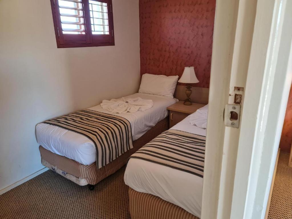 Country Plaza Motel Taree Exteriör bild